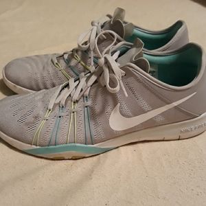 Nike Free TR 6